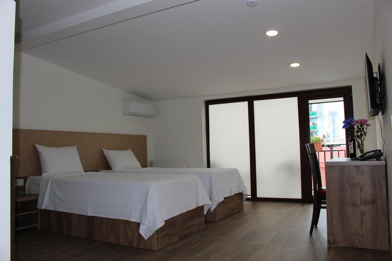 Boutique Hotel 32 Batumi Eksteriør bilde